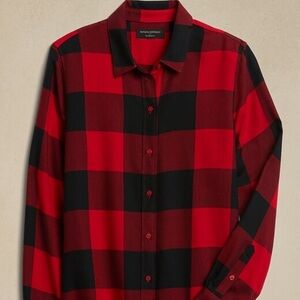 Banana Republic Long Sleeve Boyfriend Fit Button Down Red and Black Flannel